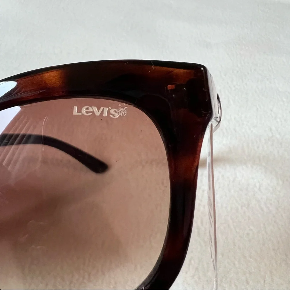 Levi’s women sunglasses